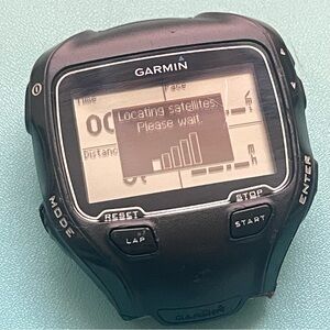 Garmin Forerunner 910XT Triathlon GPS Watch with HRM Strap & Accessories